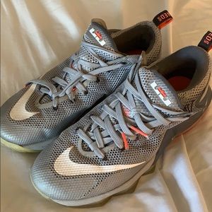 Lebron basketball shoes